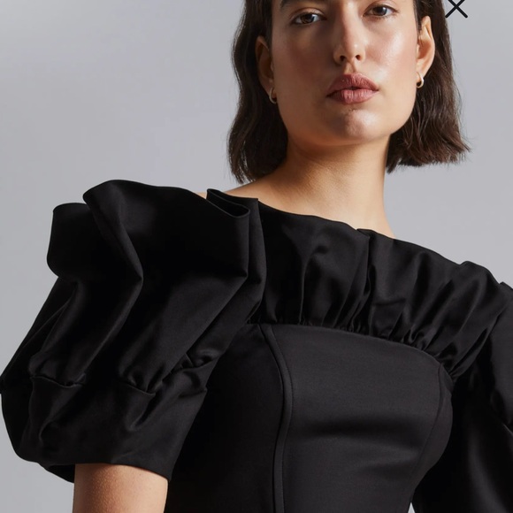 & Other Stories Black Ruffle Off the Shoulder Women’s Midi Dress Sz. 4 - Picture 2 of 8